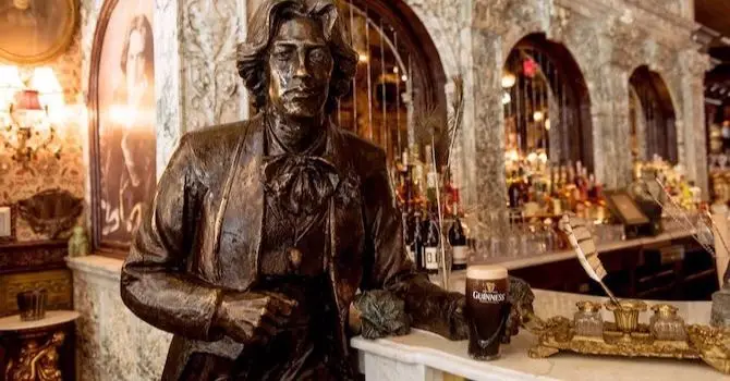 Enjoy a Libation at Oscar Wilde, NYC's Longest Bar